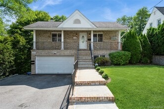 Building Photo - 138 Woodside Ave