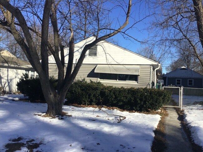 Foto del edificio - 2 bedroom single family home with detached...