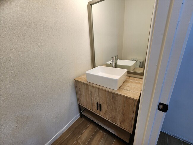 Foto del edificio - 3130 Holly Hall St