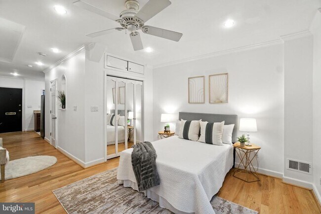 Foto del edificio - 1072 30th St NW