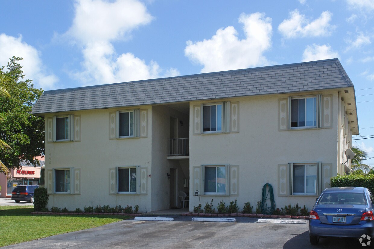 1440 NE 50th Ct, Oakland Park, FL 33334 Apartments in Oakland Park