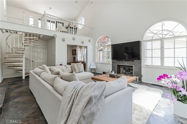 Foto del edificio - 8032 Willow Glen Rd