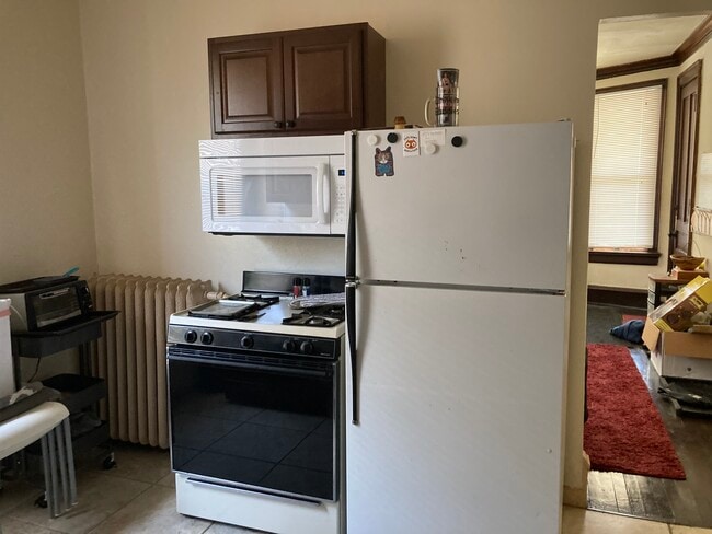 Building Photo - 3355 N Bartlett Ave