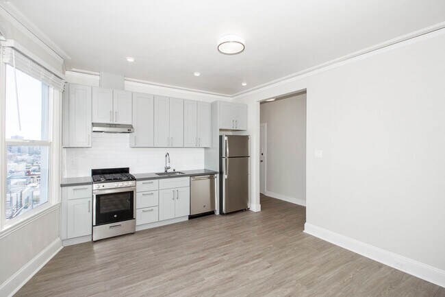 Interior Photo - 1125 Broadway