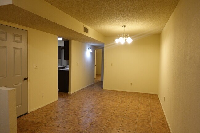 Building Photo - 2569 N Palo Santo Dr