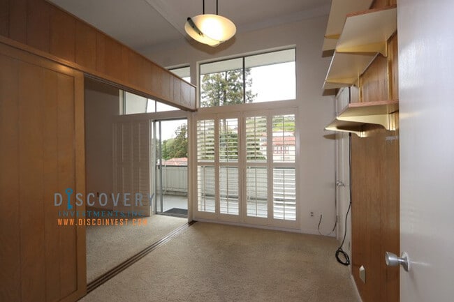 Foto del edificio - Contemporary North Berkeley Mid-Century 1 Bedroom Condominium
