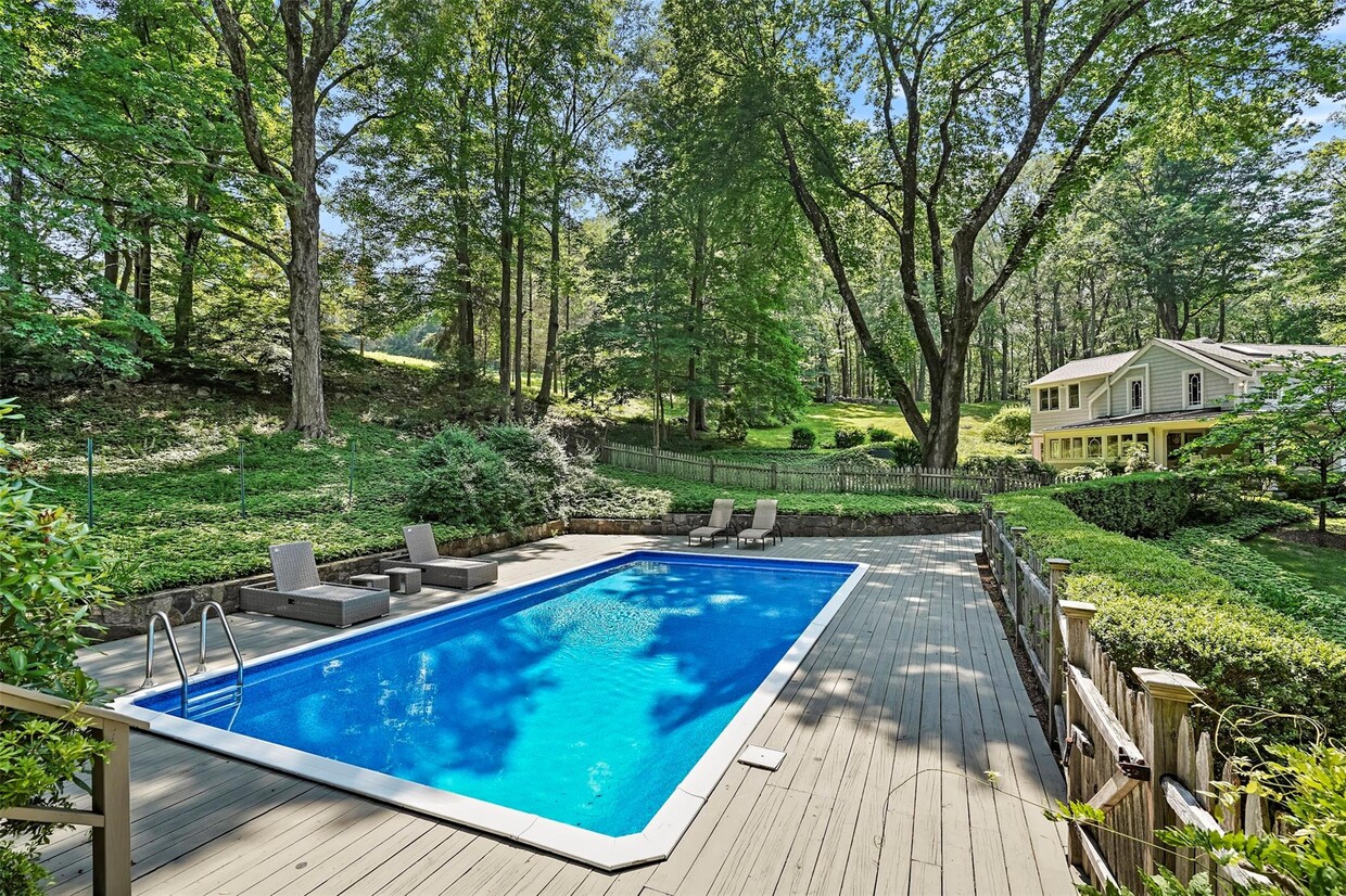 Primary Photo - 22 Little Town Ln