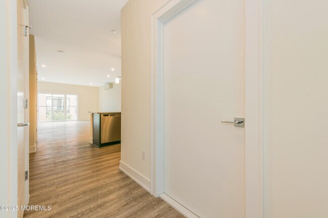 Foto del edificio - 700 Bangs Ave