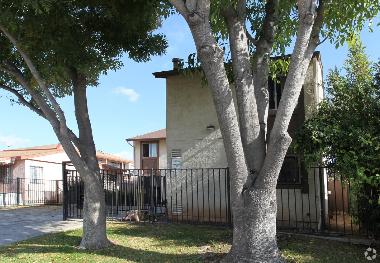 Foto del edificio - 3617-3619 42nd St