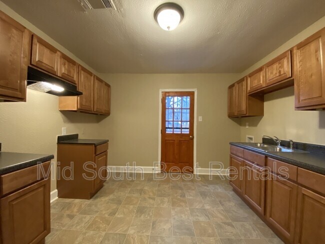 Foto del edificio - 3686 Vivia Ave