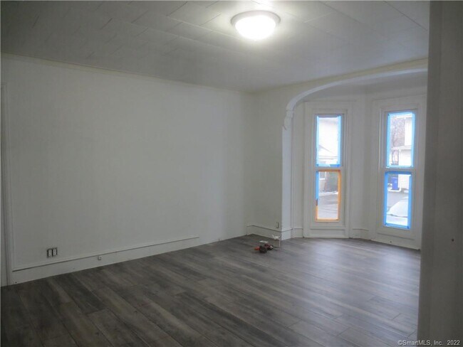 Building Photo - 305 S Main St