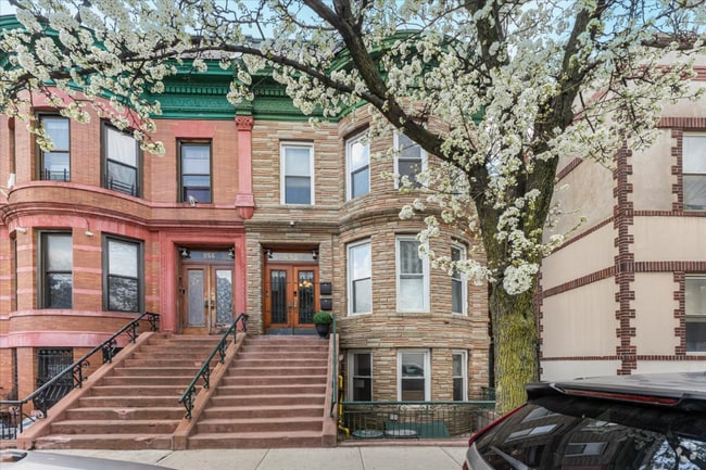 Building Photo - 952 E 156th St