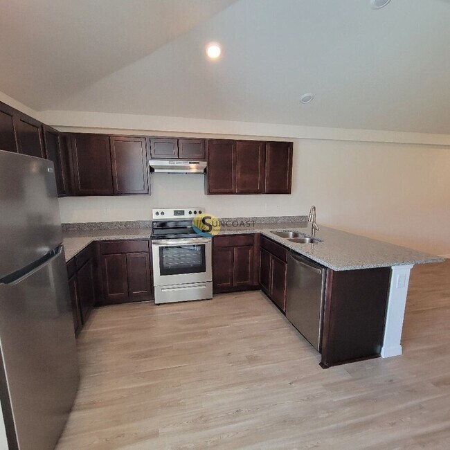 Foto del edificio - Spacious, Sunfilled 2BD/2BA Home In Cape C...