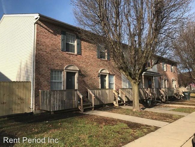 Building Photo - 2 br, 2.5 bath House - 3929 Eastgate Dr.