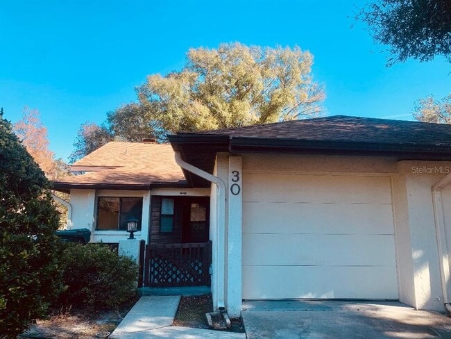 Building Photo - 940 Fenton Ln