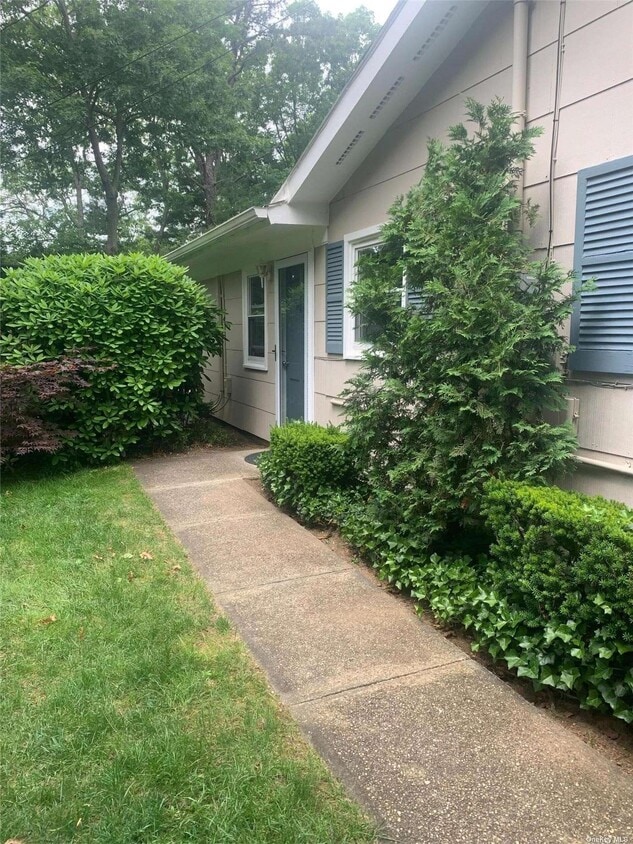 8 Stockton Ln, Stony Brook, NY 11790 Room for Rent in Stony Brook, NY