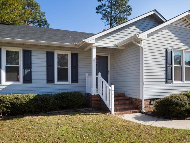 Building Photo - 923 Rim Road
