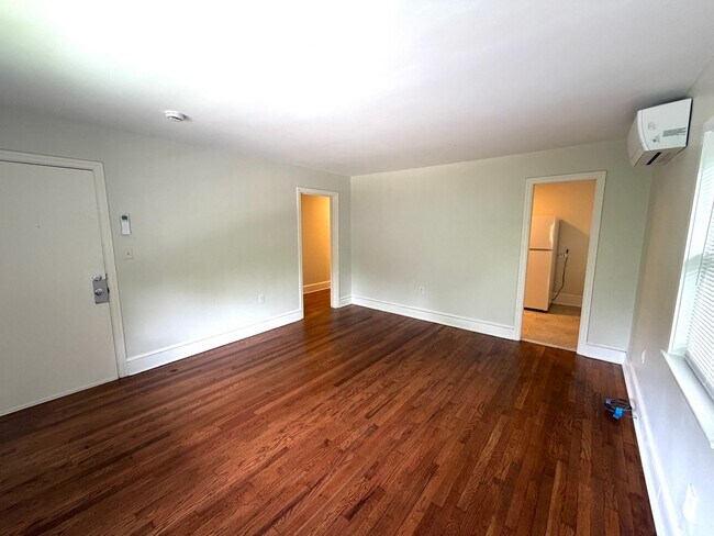 Foto del edificio - Central AVL - 1/1 Updated Apartment Ready Now!