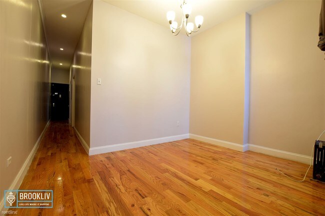 Foto del edificio - 1 br, 1 bath Apartment - 526 Flatbush Ave 1A