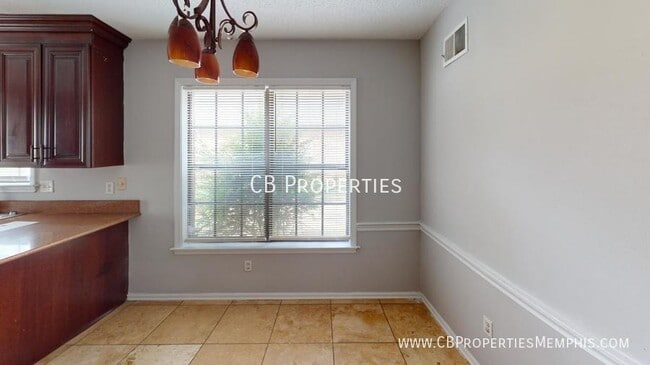 Building Photo - Wonderful home, Great location, Upgraded a...