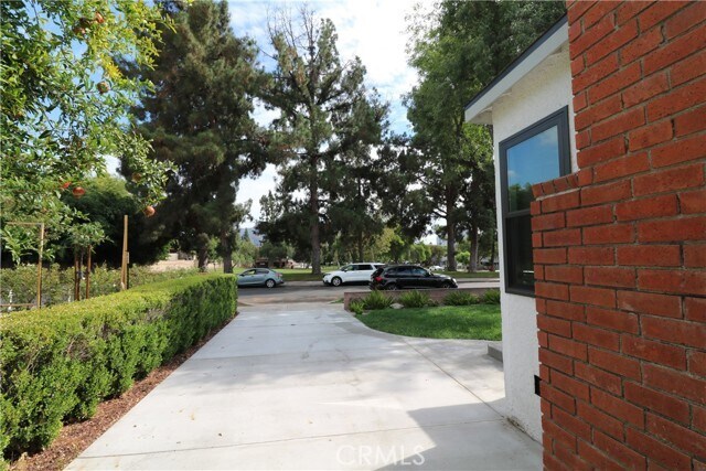 Foto del edificio - 3217 W Clark Ave
