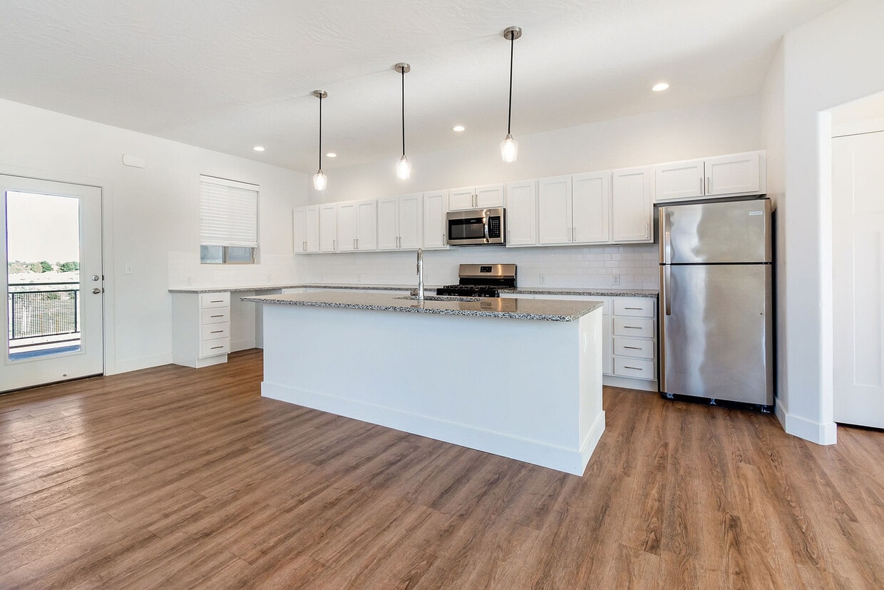 Primary Photo - Redhawk Rentals