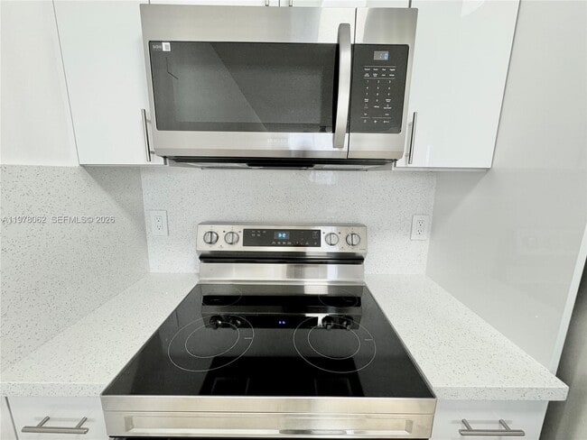 Foto del edificio - 2401 Riverside Dr