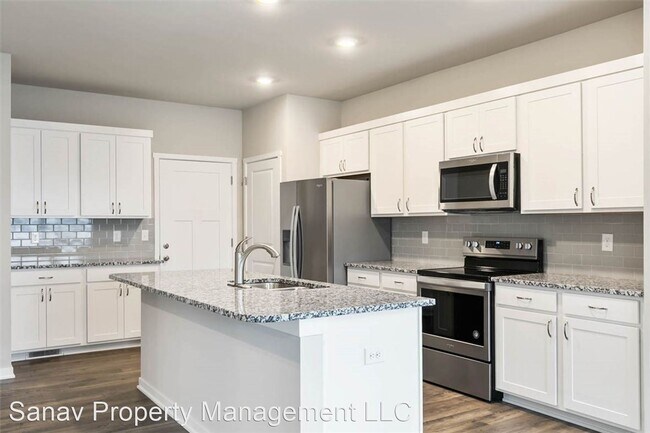 Building Photo - 4 br, 2.5 bath House - 2318 SW Plaza Parkway