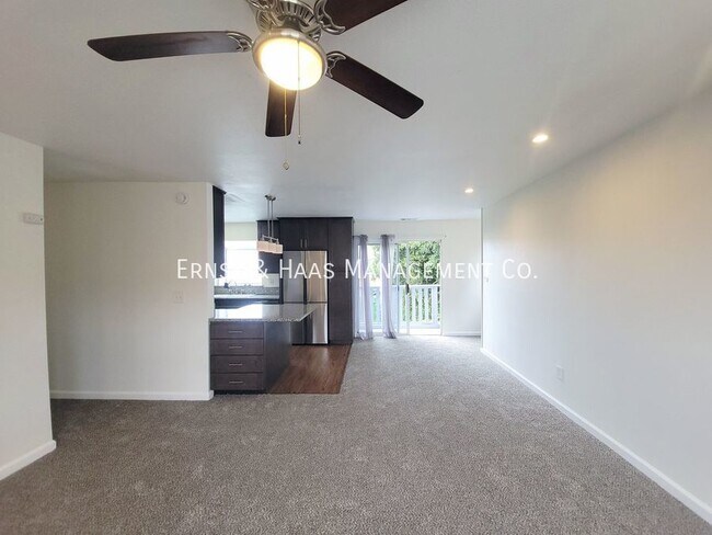 Building Photo - Vibrant 3 Bed, 2 Bath Home in the Heart of...