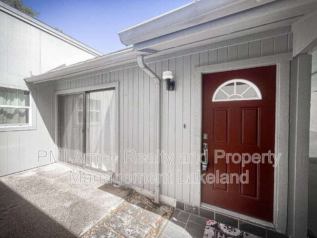 Foto del edificio - 6576 Sweetbriar Ln