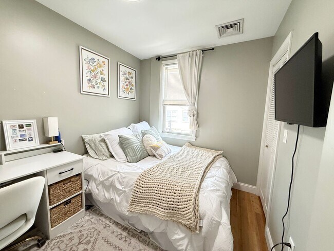 Building Photo - South Boston 4bed / 2bath available 9/1/2026