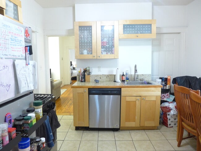 Building Photo - 822 Parker St