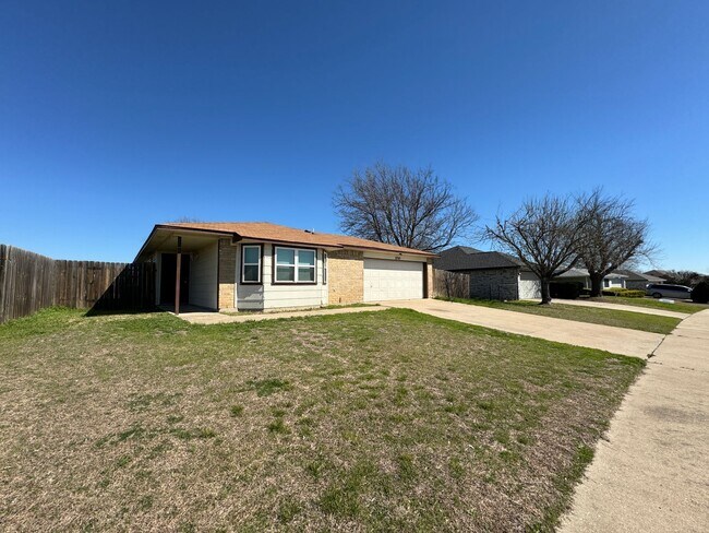 Building Photo - 2705 Casey Dr