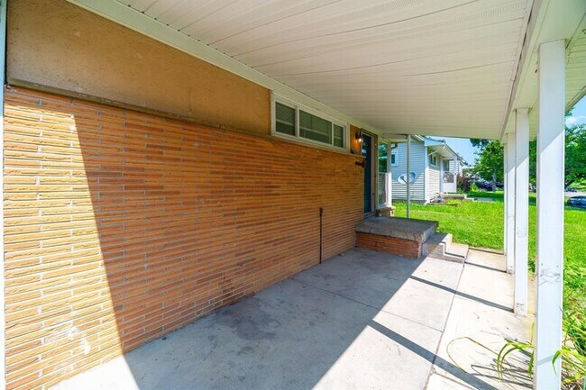 Building Photo - 709 French Dr