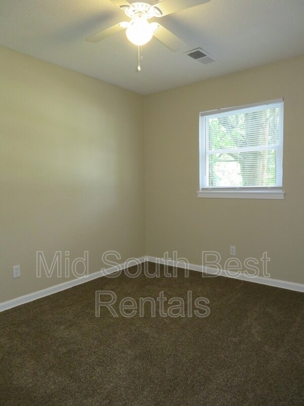 Building Photo - 4592 Sunnybrook St