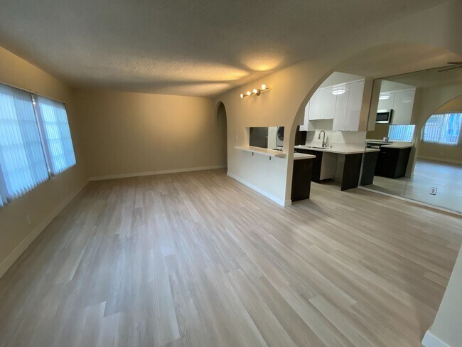 Foto del edificio - 9344 National Blvd