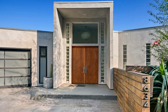 Foto del edificio - 8634 Franklin Ave