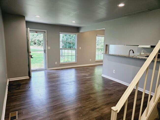 Building Photo - 2650 Fenwick Ct