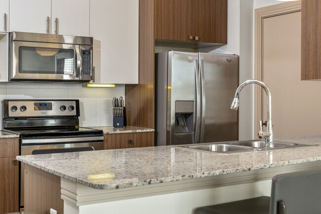 Foto del edificio - 2717 S Lamar Blvd