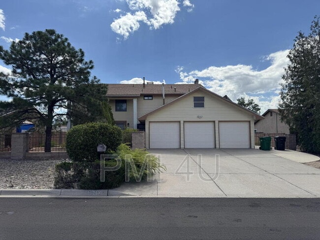 Building Photo - 10412 La Paz Dr