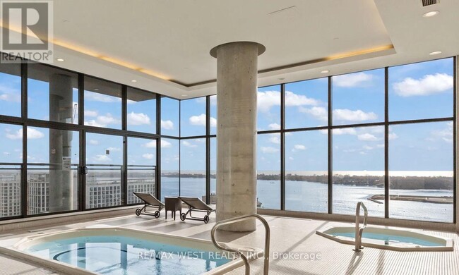 Building Photo - 4301-15-2615 Fort York Blvd