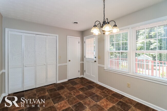 Foto del edificio - 1353 W Prospect Dr NE