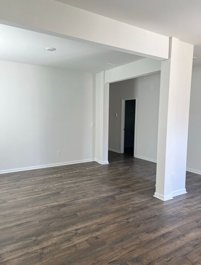 Foto del edificio - Brand new home in Arden, Great Location! 4...