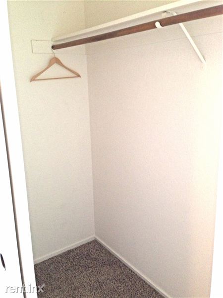 Building Photo - 2600 Brookside Dr