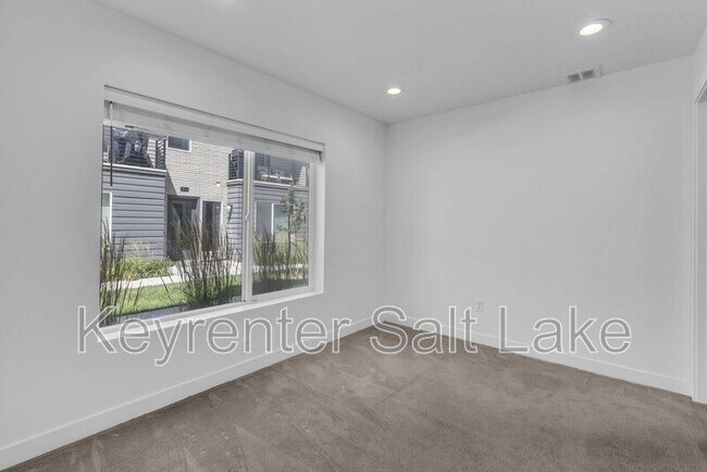 Foto del edificio - 230 W 1300 S St
