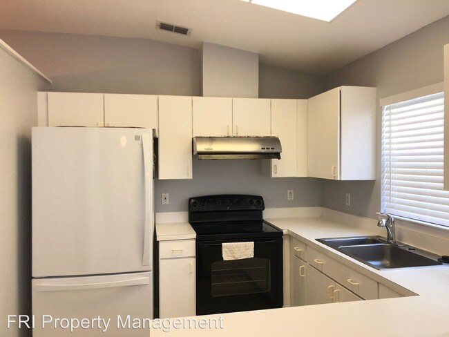 Building Photo - 3 br, 2 bath Apartment - 7772 Wicklow Circle