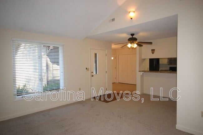Building Photo - 324 Skylark Cir