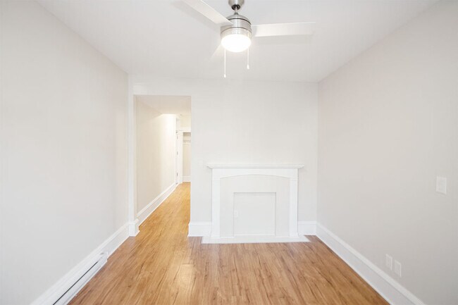 1BDR - Salon - 508 McMillan Apartment