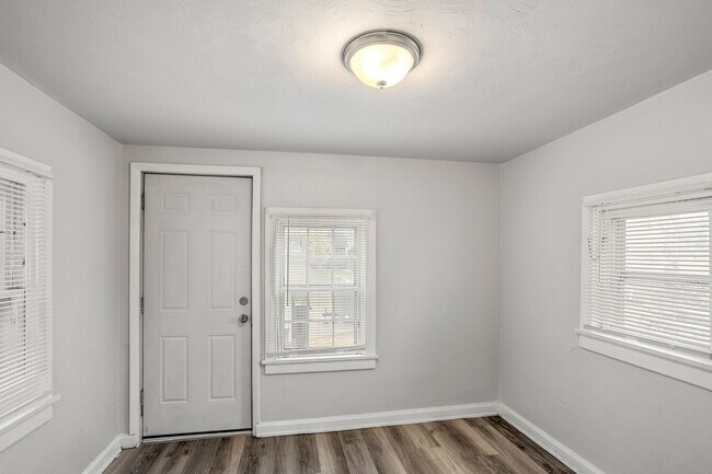 Building Photo - 434 S Jackson Street