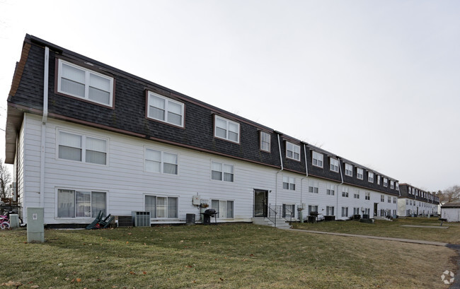 Building Photo - Mundelein Apartments